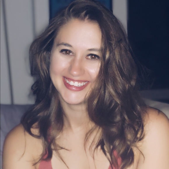 Meet your Posher, Lydia - Picture 1 of 1